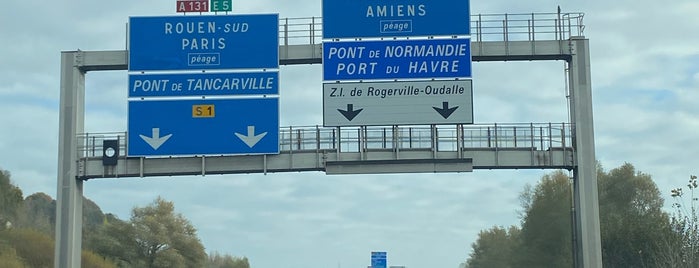 Pont sur le Grand Canal du Havre is one of Normandie & Seine.