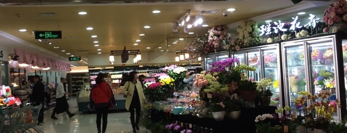 BHG Market Place 高级食品超市 is one of สถานที่ที่ Mariana ถูกใจ.