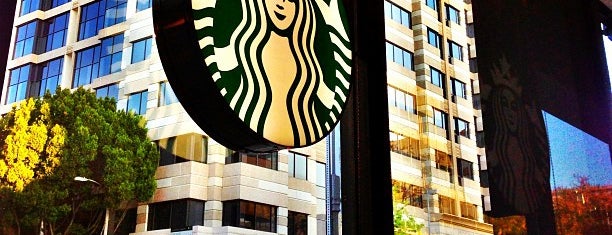 Starbucks is one of Tempat yang Disukai Darius.