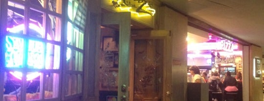 Kabooz's Bar and Grill is one of Jen14221 님이 저장한 장소.