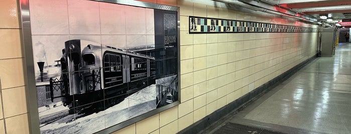 PATCO: 9-10th & Locust Station is one of Philly places I <3.