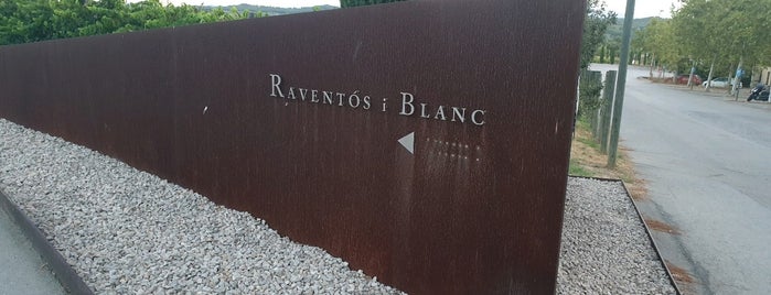 Raventós i Blanc is one of Tempat yang Disukai James.