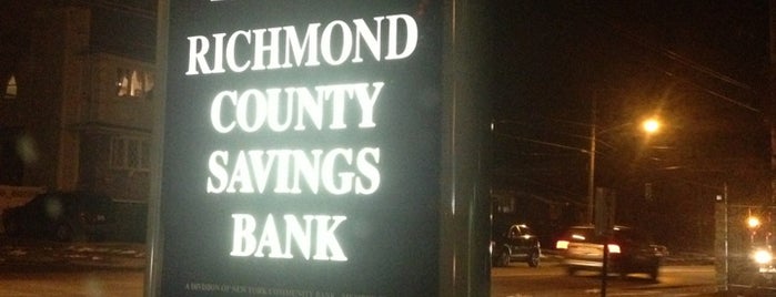 Richmond County Savings Bank is one of Lugares favoritos de Lizzie.