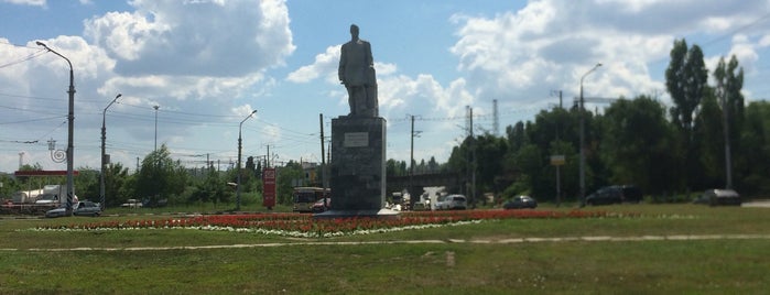 Памятник Солдату-строителю is one of Памятники и скульптуры Саратова.