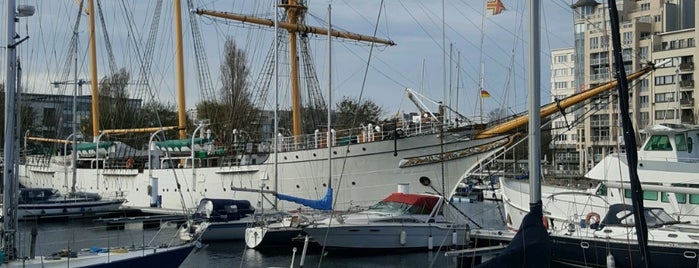 Jachthaven is one of Lieux qui ont plu à Björn.