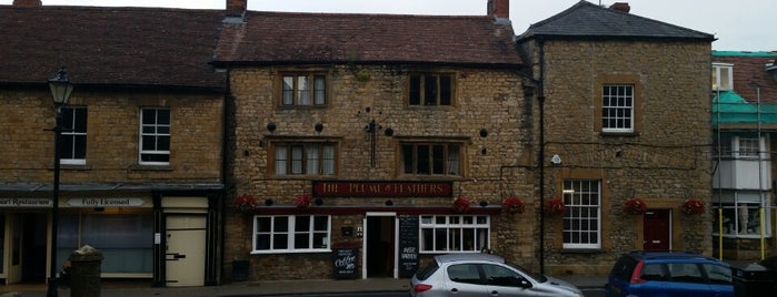 The Plume of Feathers is one of Orte, die Mallory gefallen.