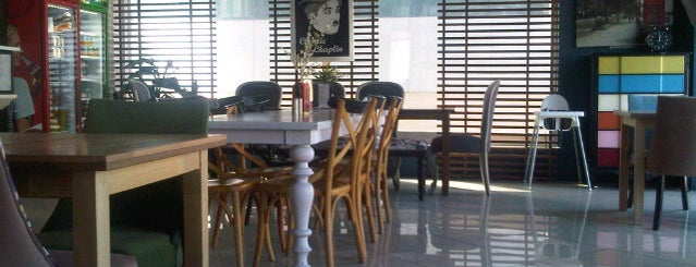 Studio 216 Cafe is one of İstanbul.