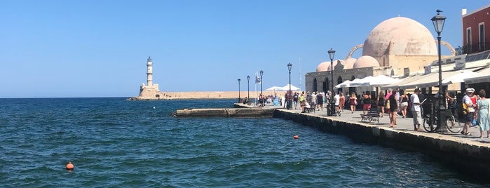 Chania Old Port is one of Lugares favoritos de Sarah.