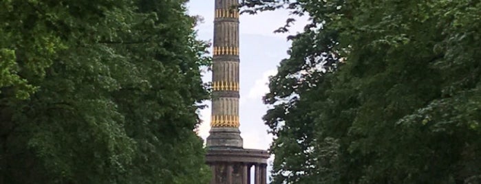 Columna de la Victoria is one of Lugares favoritos de Sarah.