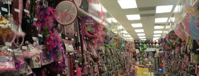 Party City is one of Posti che sono piaciuti a Stephanie.