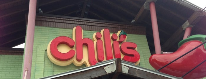 Chili's Grill & Bar is one of สถานที่ที่ leslie ถูกใจ.