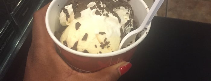 Cold Stone Creamery is one of The 15 Best Places for Peanut Butter Cups in Chicago.