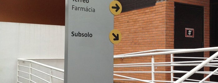 Farmacia-Escola is one of Locais.