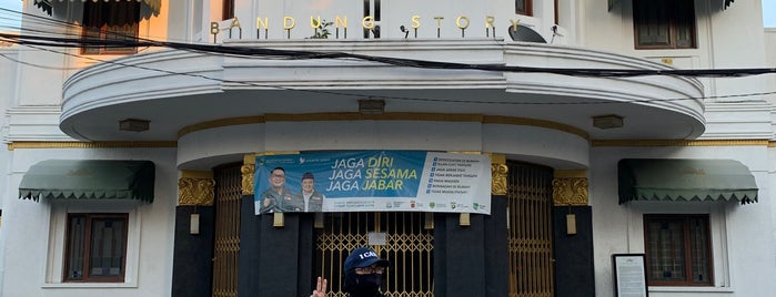 New Majestic is one of wisata gedung tua Bandung.