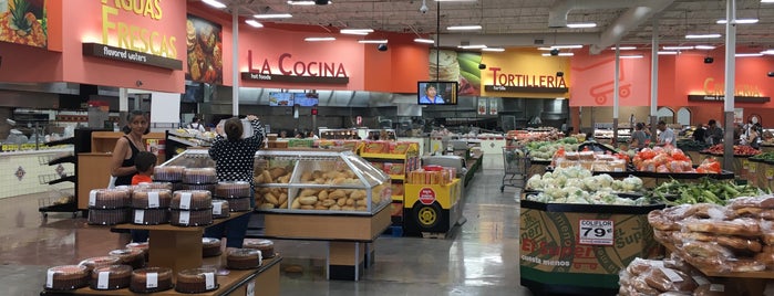 Los Altos Ranch Market is one of Los Locaciones de Alternancias de Codigas.