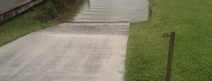 Lemon Tree Lake Park is one of Posti che sono piaciuti a Lizzie.