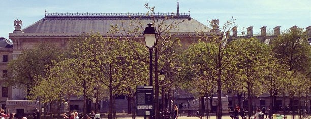 Place Dauphine is one of Paris.