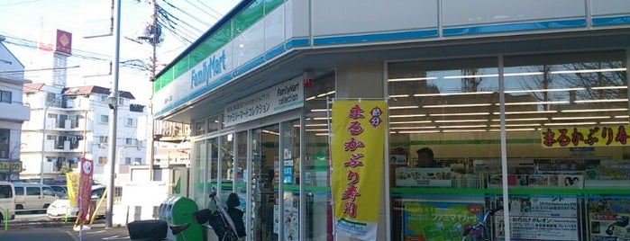 ファミリーマート 高島平一丁目店 is one of 東京近辺の駐車場付きコンビニ.