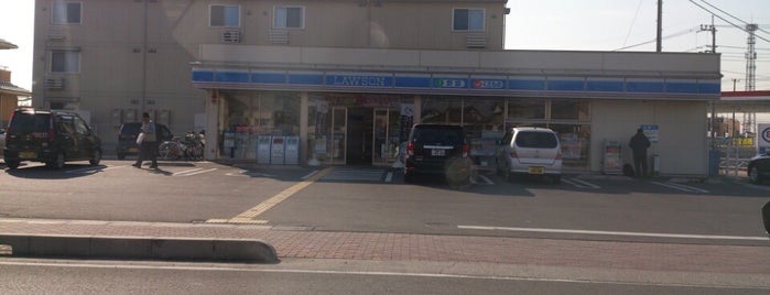 ローソン 越谷七左町店 is one of 東京近辺の駐車場付コンビニ2.