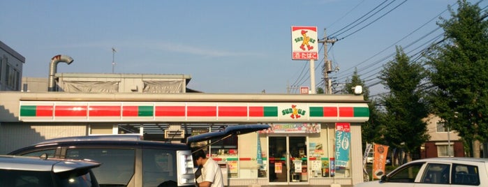 サンクス 稲城いちょう並木通店 is one of 東京近辺の駐車場付きコンビニ.