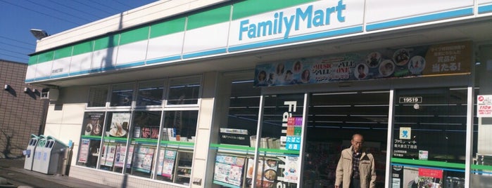 ファミリーマート 南大泉五丁目店 is one of 東京近辺の駐車場付コンビニ2.