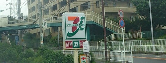 セブンイレブン 横浜松見町3丁目店 is one of 東京近辺の駐車場付きコンビニ.
