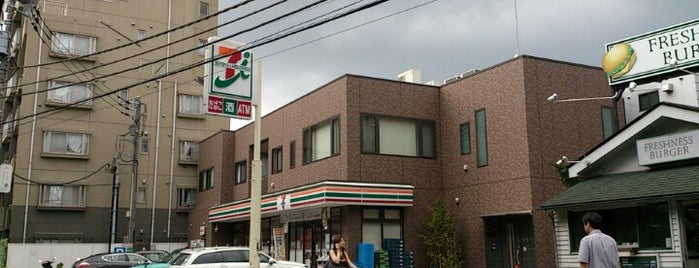 セブンイレブン 渋谷上原2丁目店 is one of 東京近辺の駐車場付きコンビニ.