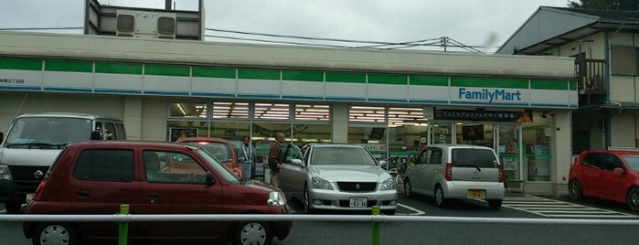ファミリーマート 上板橋三丁目店 is one of 東京近辺の駐車場付きコンビニ.