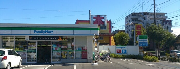 ファミリーマート 青梅野上店 is one of 東京近辺の駐車場付きコンビニ.