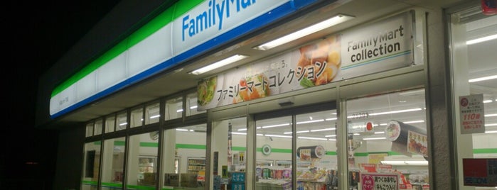 ファミリーマート 杉並松ノ木一丁目店 is one of 東京近辺の駐車場付コンビニ2.