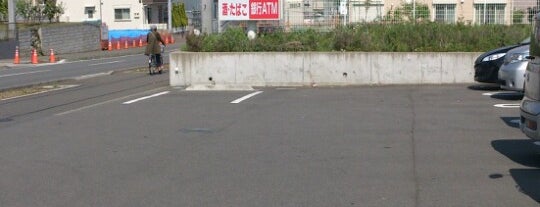 ローソン 平塚真田店 is one of 東京近辺の駐車場付コンビニ2.