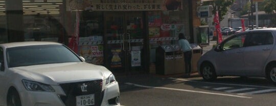 セブンイレブン 神奈川中井町店 is one of 東京近辺の駐車場付コンビニ2.