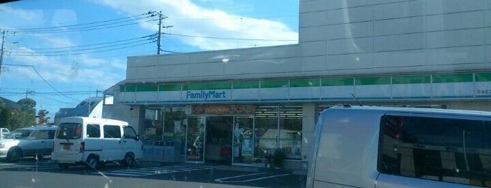 FamilyMart is one of 東京近辺の駐車場付きコンビニ.