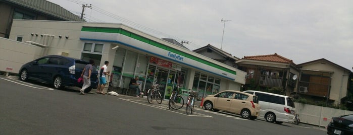ファミリーマート 調布武蔵境通り店 is one of 東京近辺の駐車場付きコンビニ.