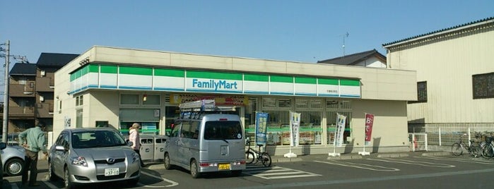 FamilyMart is one of 東京近辺の駐車場付きコンビニ.