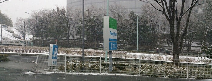 FamilyMart is one of 東京近辺の駐車場付きコンビニ.