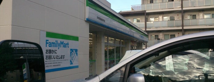 ファミリーマート 246世田谷桜新町店 is one of 東京近辺の駐車場付きコンビニ.