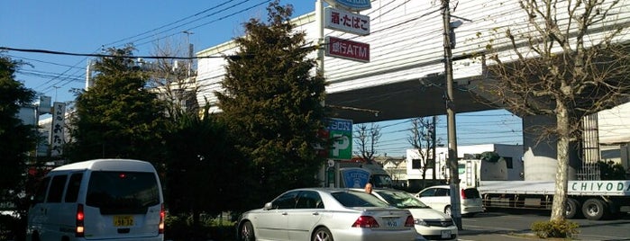 ローソン 谷河内町二丁目店 is one of 東京近辺の駐車場付きコンビニ.