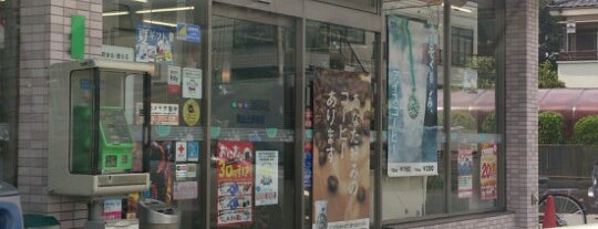 スリーエフ 狭山上赤坂店 is one of 東京近辺の駐車場付きコンビニ.