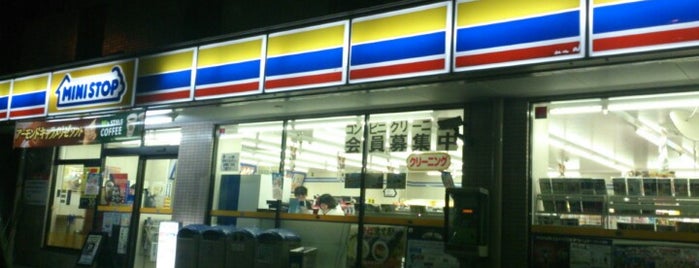 Ministop is one of 東京近辺の駐車場付きコンビニ.