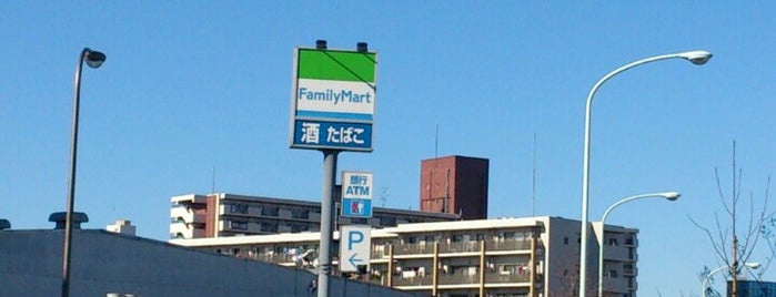 FamilyMart is one of 東京近辺の駐車場付きコンビニ.