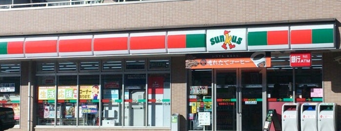 サンクス 板橋徳丸七丁目店 is one of 東京近辺の駐車場付きコンビニ.