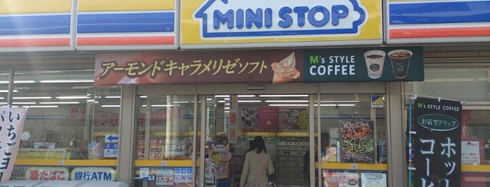 Ministop is one of 東京近辺の駐車場付きコンビニ.