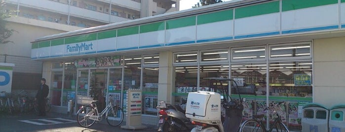 FamilyMart is one of Orte, die Masahiro gefallen.