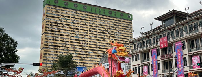 Chinatown MRT Interchange (NE4/DT19) is one of SG-SIN.