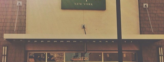 Kate Spade New York Outlet is one of Lieux qui ont plu à Chio.