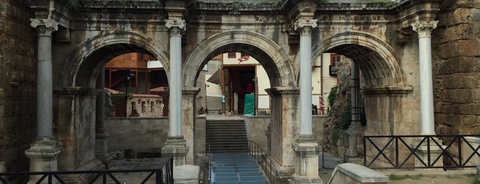 Üçkapılar (Hadrian Kapısı) is one of Tempat yang Disukai Sedat💛💙.