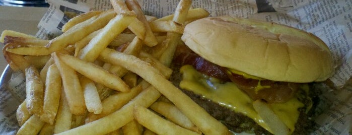 Jake's Wayback Burgers is one of Lugares favoritos de Ronnie.