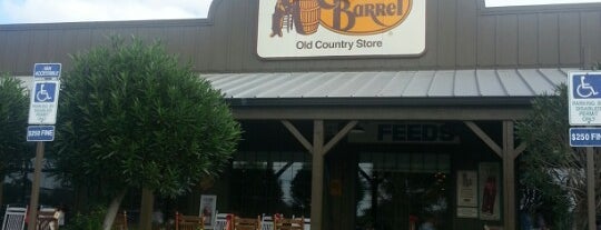 Cracker Barrel Old Country Store is one of Lugares favoritos de Kerri.