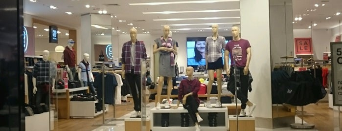 GAP is one of Plaza Shopping.